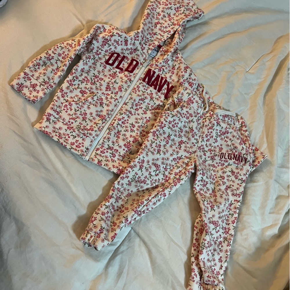 Old navy little girl jogging suit